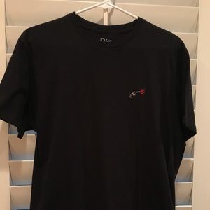 Black tee w/ a gun and a rose!